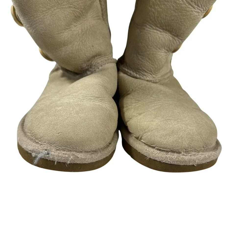 UGG Australia‎ Bailey Button Triplet Beige Tall Boots Youth(big Kid) 2 Sheepskin